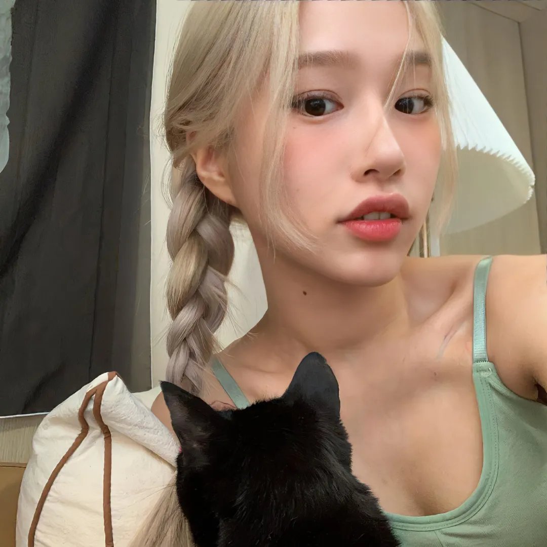 穿进游戏后她们都想辅助我修行